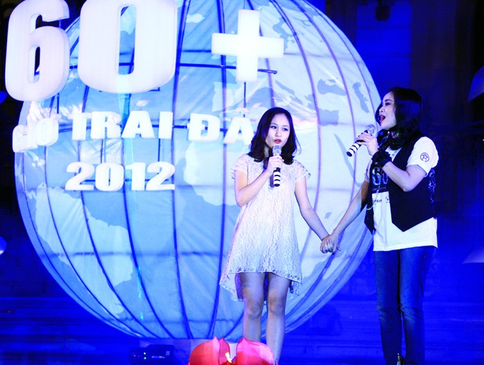 Khán giả có mặt trước cả Nhà hát lớn Hà Nội trong đêm nhạc hưởng ứng Giờ Trái đất đã rất bất ngờ trước sự xuất hiện của con gái Thanh Lam, cô bé Thiện Thanh